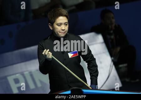 Manille, Philippines. 06 Dec, 2019. Amit et Chezka Rubielyn Centeno, tant en provenance des Philippines, meilleur leur opponets, Maung Thandar et Aung un Mi qui sont tous deux originaires du Myanmar, pour mettre en place une finale dans l'Elitzur Women's 10-ball tournoi lors de la 30e Jeux d'Asie du Sud Est. (Photo par Dennis Jerome Acosta/Pacific Press) Credit : Pacific Press Agency/Alamy Live News Banque D'Images