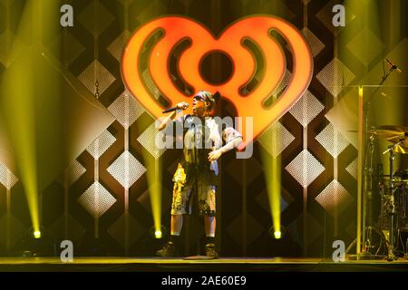 Los Angeles, Ca. 6e déc, 2019. Billie Eilish fonctionne à la radio KIIS FM 2019 Jingle Ball iHeartRadio tenue au le Forum à Los Angeles, Californie le 6 décembre 2019. Crédit : Tony Forte/media/Alamy Punch Live News Banque D'Images