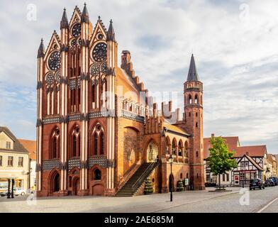 Mediovial brique Gothique Rathaus Hôtel de ville historique Altstadt Tangermünde Saxe-Anhalt Allemand Banque D'Images