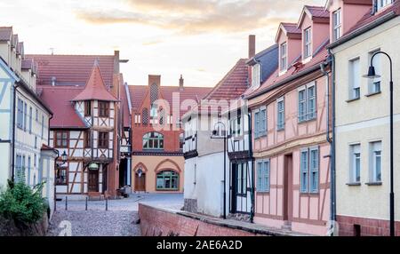 Rangée de bâtiments à ossature de bois dans l'historique Altstadt Tangermünde Saxe-Anhalt Allemagne Banque D'Images