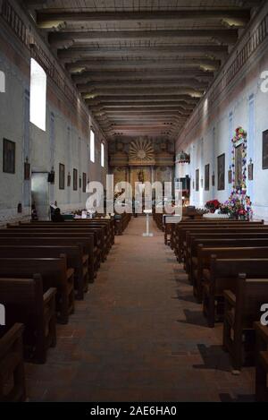 Intérieur de l'église principale basilique. Mission San Miguel Arcangel. Banque D'Images