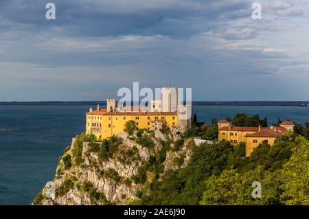 Château de Duino, une ancienne fortification situé près de Trieste Banque D'Images