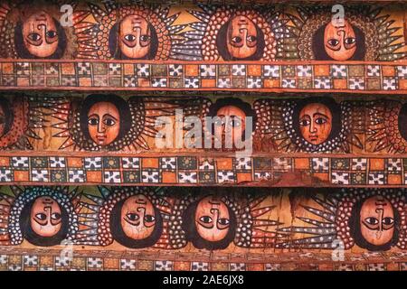 L'Éthiopie, région d'Amhara, Gondar, Dabre Berhan Selassie, à l'intérieur de l'église, décoration de plafond angel Banque D'Images