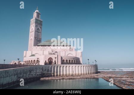 Mosquée Hassan II à Casablanca, Maroc sur une belle matinée ensoleillée Banque D'Images