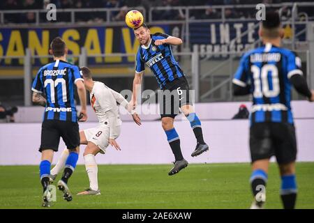 Milan, Italie. 06 Dec, 2019. Roberto Gagliardini de Internazionale FC au cours de la Serie A match entre l'Inter Milan et Rome au Stadio San Siro, Milan, Italie, le 6 décembre 2019. Photo par Mattia Ozbot. Usage éditorial uniquement, licence requise pour un usage commercial. Aucune utilisation de pari, de jeux ou d'un seul club/ligue/dvd publications. Credit : UK Sports Photos Ltd/Alamy Live News Banque D'Images