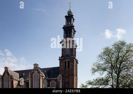 Voir l'historique de l'église Westerkerk à Amsterdam. Structure du 17ème siècle avec 85 mètres de hauteur. Une couronne surmontée de spire s'élève de cette renaissance-e Banque D'Images