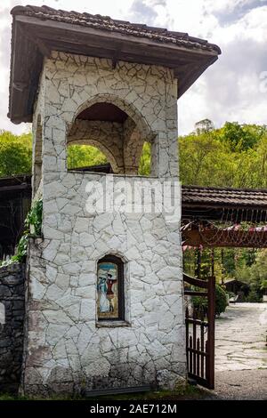 Sochi, Russie - 30 avril 2019 : 'plateau' abrite un complexe touristique dans le village de Uch-Dere sur le territoire de l'extrême nord de la plantation de thé dans le monde entier Banque D'Images