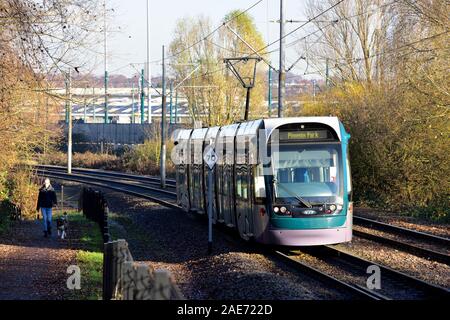 Tramway de Nottingham sur la route de Phoenix park, Nottingham, Angleterre, Royaume-Uni Banque D'Images