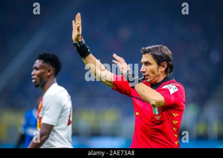 Milano, Italie. 6e Dec 2019. gianpaolo calvarese Inter vs Roma, refereeduring soccer italien Serie A Championnat Hommes à Milan, Italie, le 06 décembre 2019 - LPS/Fabrizio x-man Crédit : Fabrizio Carabelli/fil LPS/ZUMA/Alamy Live News Banque D'Images