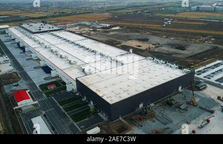 Vue aérienne de l'Gigafactory 3 Tesla dans Lingang, Shanghai, Chine, le 7 décembre 2019. Banque D'Images