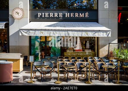 Paris/France - Septembre 10, 2019 : La Pierre Herme pâtisserie sur l'avenue des Champs-Élysées Banque D'Images