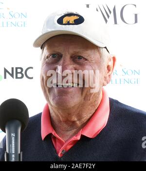 Golfeur légendaire Jack Nicklaus parle aux médias au cours de la 22e PNC Père Fils Défi au The Ritz-Carlton Golf Club à Orlando. Banque D'Images