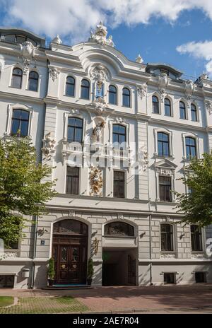 Riga Art Nouveau (Jugendstil), belle demeure, décorée de stucs et de statues de femmes sur la rue Ausekla Ausekla (ISBE), 4 Banque D'Images