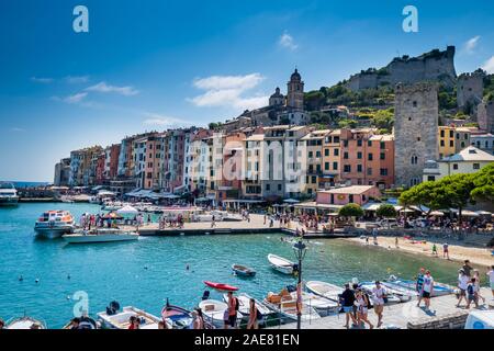 Porto Venere, ITALIE - 20 juillet 2018 : Vue de l'entrée de port (UNESCO World Heritage) - La Spezia, ligurie, italie Banque D'Images