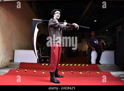 Mumbai, Inde. 7 Décembre, 2019. Cosplayeur pose pour une photo pendant la 9e 'Mumbai Comic Con' 2019 à Bombay Exhibition Centre à Mumbai, Inde, le 7 décembre 2019. Credit : Fariha Farooqui/Xinhua/Alamy Live News Banque D'Images