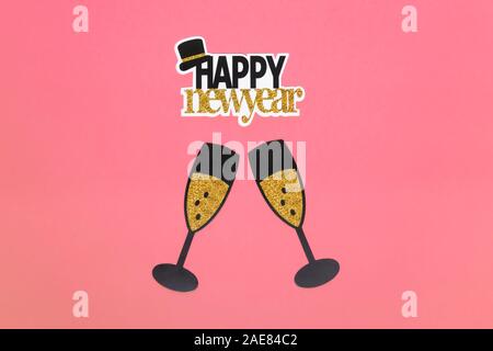 Éléments parti avec fond rose. Bonne année concept. Banque D'Images