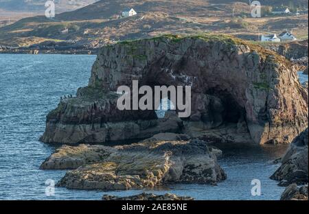 Cove's rocky shore line Banque D'Images