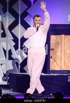 Inglewood, États-Unis. 07Th Dec, 2019. INGLEWOOD, LOS ANGELES, CALIFORNIE, USA - 06 décembre : la chanteuse Sam Smith fonctionne à 102.7 KIIS FM's Jingle Ball 2019 s'est tenue au Forum le 6 décembre 2019 à Inglewood, Los Angeles, Californie, États-Unis. (Photo par Xavier Collin/Image Crédit : Agence de Presse) L'agence de presse Image/Alamy Live News Banque D'Images