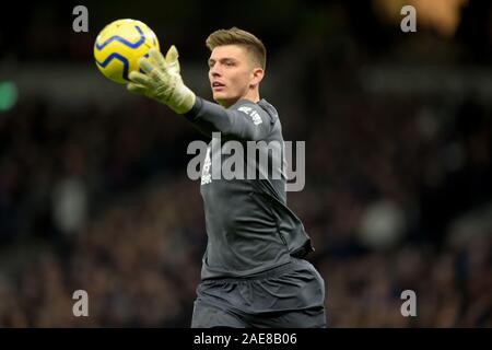 Londres, Royaume-Uni. 7 décembre 2019. Nick Pope de Burnley au cours de la Tottenham Hotspur vs Burnley Football Ligue 1 match de football à la Tottenham Hotspur Stadium le 7 décembre 2019-USAGE ÉDITORIAL SEULEMENT Aucune utilisation non autorisée avec l'audio, vidéo, données, listes de luminaire (en dehors de l'UE), club ou la Ligue de logos ou services 'live'. En ligne De-match utilisation limitée à 45 images ( +15 en temps supplémentaire). Aucune utilisation d'émuler des images en mouvement. Aucune utilisation de pari, de jeux ou d'un club ou la ligue/dvd publications/services- Crédit : Martin Dalton/Alamy Live News Banque D'Images