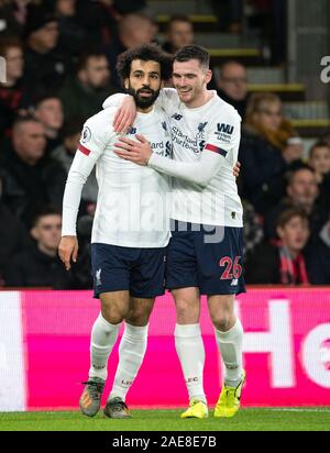 Bournemouth, Royaume-Uni. 07Th Dec, 2019. Andrew Robertson (26) félicite buteur Mohamed Salah de Liverpool au cours de la Premier League match entre Bournemouth et Liverpool au stade de la Goldsands, Bournemouth, Angleterre le 7 décembre 2019. Photo par Andy Rowland. Credit : premier Media Images/Alamy Live News Crédit : premier Media Images/Alamy Live News Banque D'Images