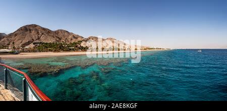 Panorama de la Réserve Naturelle de Coral Beach à Eilat, Israël. Beaucoup de voyageurs de partout dans le monde s'est rendu ici. Banque D'Images