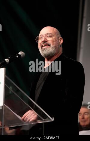 Bologne, Italie. 07 décembre 2019. Stefano Bonaccini, membre du Parti démocratique italien et président de région Emilie-Romagne, ouvre la campagne électorale avant les élections régionales en janvier sur la Piazza Maggiore, 07 décembre 2019 à Bologne, en Italie. Credit : Massimiliano Donati/Alamy Live News Banque D'Images