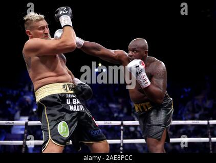 Dillian Whyte (à droite) en action contre Mariusz Wach dans leurs concours Heavyweight à l'Aréna de Diriyah, Diriyah, l'Arabie Saoudite. Banque D'Images