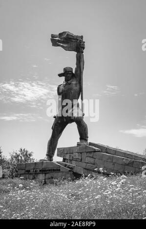 'Ukraine - pour libérateurs' - très grand, monument monumental d'un soldat de 1970 à la frontière avec la Slovaquie. Oujhorod (Ungvár), Ukraine Banque D'Images