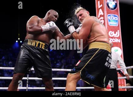 Dillian Whyte (à gauche) en action contre Mariusz Wach dans leurs concours Heavyweight à l'Aréna de Diriyah, Diriyah, l'Arabie Saoudite. Banque D'Images