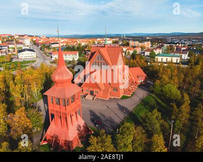 Vue aérienne été ensoleillé de Kiruna, la ville le plus au nord de la Suède, province de Laponie, comté de Norrbotten, photo shot de drone Banque D'Images
