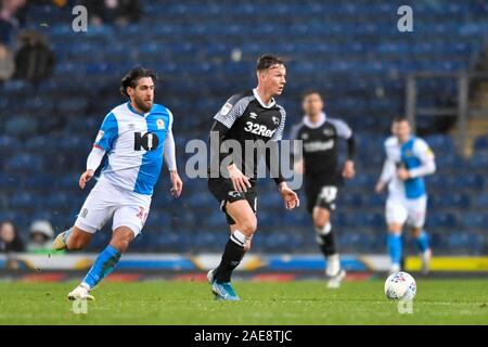 7 décembre 2019, Ewood Park, Blackburn, Angleterre ; Sky Bet Championship, les Blackburn Rovers v Derby County : Kieran Dowell (8) de Derby County s'exécute avec la balle Crédit : Simon Whitehead/News Images Banque D'Images