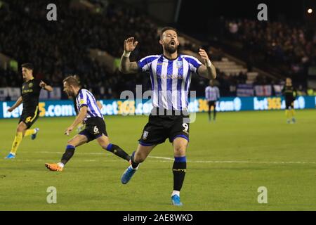 7 décembre 2019, Hillsborough, Sheffield, Angleterre ; Sky Bet Championship, Sheffield Wednesday v Brentford : Steven Fletcher (9) de Sheffield Mercredi ressemble déprimé que son tir est sauvé Crédit : Mark Cosgrove/News Images Banque D'Images
