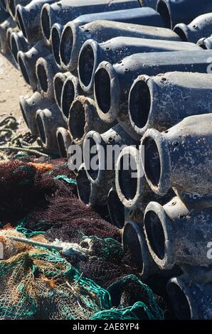 Pots utilisés dans la pêche artisanale et la seiche poulpe, Vila Real de Santo Antonio do, Algarve, Portugal Banque D'Images