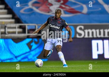 30 novembre 2019, DW Stadium, Wigan, Angleterre ; Sky Bet Championship, Wigan Athletic v Lecture : Yakou Meite (19) de la lecture avec le ballon à ses pieds Crédit : Simon Whitehead/News Images Banque D'Images