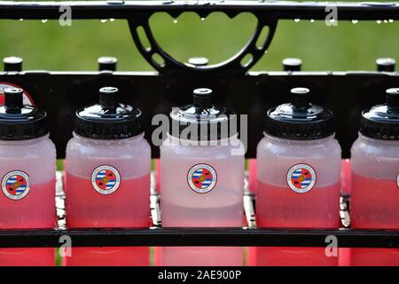 30 novembre 2019, DW Stadium, Wigan, Angleterre ; Sky Bet Championship, Wigan Athletic v Lecture : La lecture préalable des bouteilles d'eau Crédit : Simon Whitehead/News Images Banque D'Images