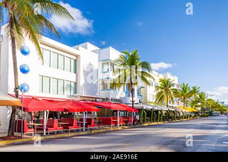 Miami Beach, Floride, USA cityscape sur Ocean Drive au matin. Banque D'Images