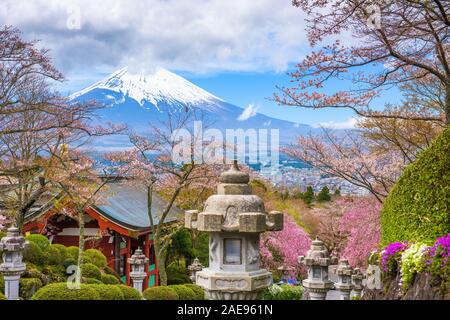 La ville de Gotemba, le Japon à la paix avec les Mt. Fuji dans la saison du printemps. Banque D'Images