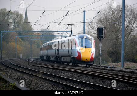 Classe 800 LNER Azuma passe Offord Cluny sur la ligne côtière est, Cambridgeshire UK Banque D'Images