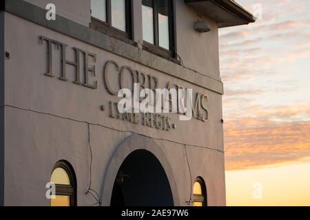 Le bras de Cobb public house à côté de Lyme Regis port. Lyme Regis est situé sur la côte du patrimoine ou de la côte jurassique, et le port est protégé par Banque D'Images