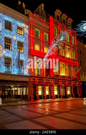 Londres, Royaume-Uni - 07 décembre, 2019 : Cartier flagship store sur New Bond Street dans le West End de Londres est décorée pour Noël. Banque D'Images