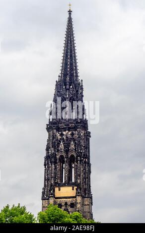 Spire médiévale gothique de l'église Saint-Nicolas mémorial de la seconde Guerre mondiale Hambourg Allemagne Banque D'Images