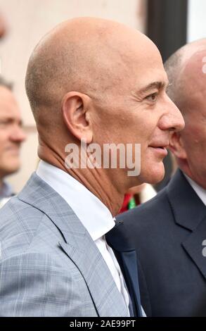 Amazon Jeff Bezos assiste à la nouvelle F-117 Nighthawk Stealth Fighter exposition à la Ronald Reagan Presidential Library and Museum maintenant ouvert le samedi. Simi Valley, CA.USA/ 2019. Credit : Gene Blevins/ZUMA/Alamy Fil Live News Banque D'Images