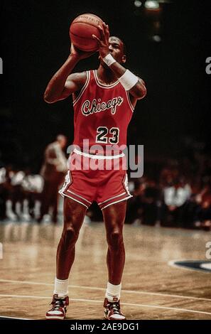 Michael Jordan, Chicago Bull dans un match contre New Jersey Nets en 1985. Banque D'Images