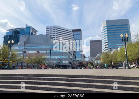Portland, Oregon / USA - Circa 2019 - Waterfront district au centre-ville de Portland, Oregon. Banque D'Images