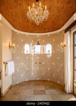 Salle de bain douche dans la Suite Richard Burton à Casa Kimberly à Puerto Vallarta, au Mexique. Banque D'Images