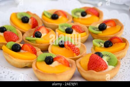 Tartelettes aux fruits à la Casa Kimberly Dimanche petit-déjeuner à Puerto Vallarta, Jalisco, Mexique. Banque D'Images