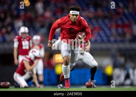 Indianapolis, Indiana, USA. 7 Décembre, 2019. 07 décembre 2019 - Indianapolis, Indiana, États-Unis - Justin les champs (1) de l'Ohio State Buckeyes se réchauffe avant le grand match de championnat 10 entre le Wisconsin Badgers et l'Ohio State Buckeyes le 7 décembre 2019 au Lucas Oil Stadium, Indianapolis, Indiana. Crédit : Adam Lacy/ZUMA/Alamy Fil Live News Banque D'Images