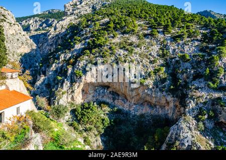 Le monastère grec-orthodoxe de Moni Theotokou Kimiseos Kliston ou l'hypothèse du monastère Vierge Marie et de la région de l'Attique, Acharnes Banque D'Images