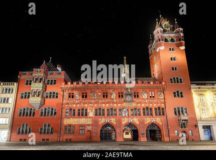 Historique L'hôtel de ville de Bâle, un bâtiment de cinq cents ans, dominant la place du marché à Bâle, Suisse Banque D'Images