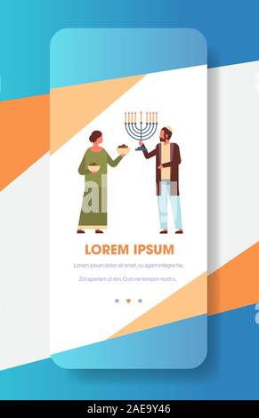 Couple juifs juif menorah homme femme en vêtements traditionnels se tenant ensemble happy hanukkah judaïsme fêtes religieuses sur toute la longueur du vecteur vertical concept illustration Illustration de Vecteur